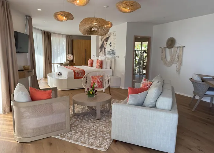 Apatoa Beach & Garden Village